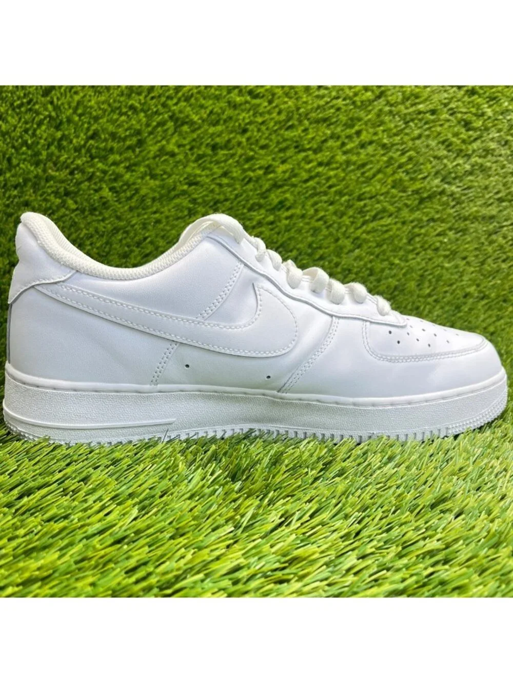 Nike Air Force 1 '07 Low Mens Size 11 White Athletic Lifestyle Shoes Sneakers